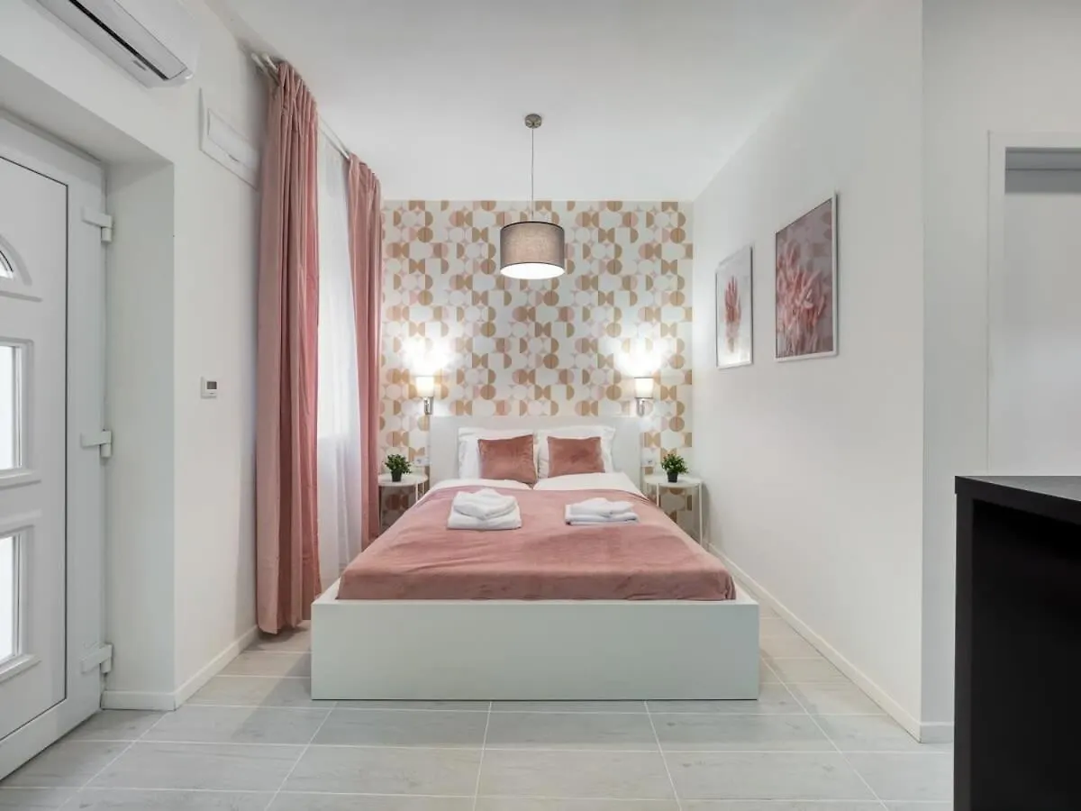 Cute Central Studio With Ac Budapest